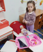 Заболела кукла Даша, я ей помогу Заболела кукла Даша, я ей помогу.